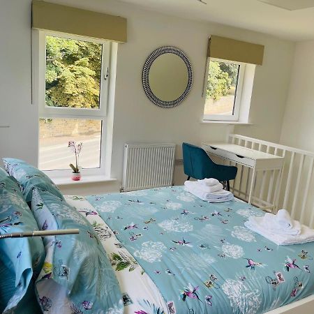Cheerful 2-Bed Townhouse In Wakefield With Parking Villa Eksteriør bilde