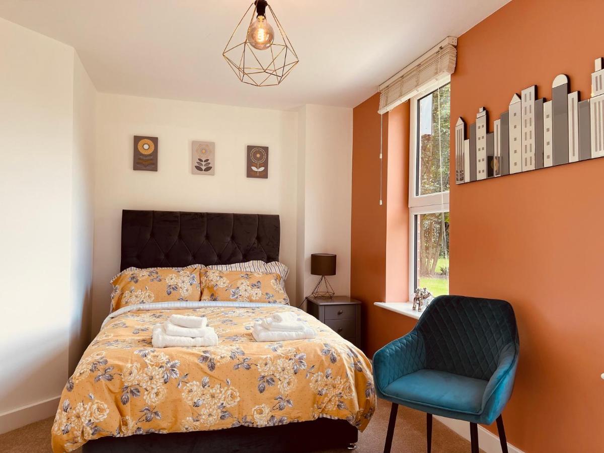 Cheerful 2-Bed Townhouse In Wakefield With Parking Villa Eksteriør bilde