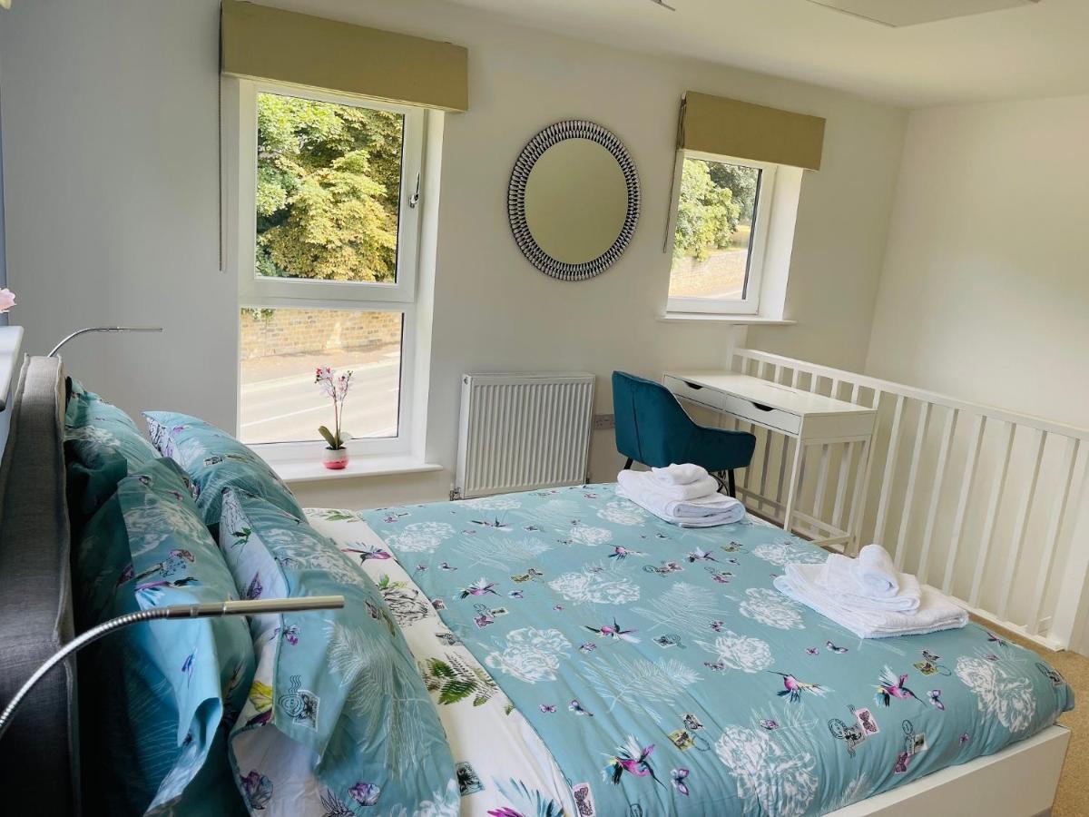 Cheerful 2-Bed Townhouse In Wakefield With Parking Villa Eksteriør bilde
