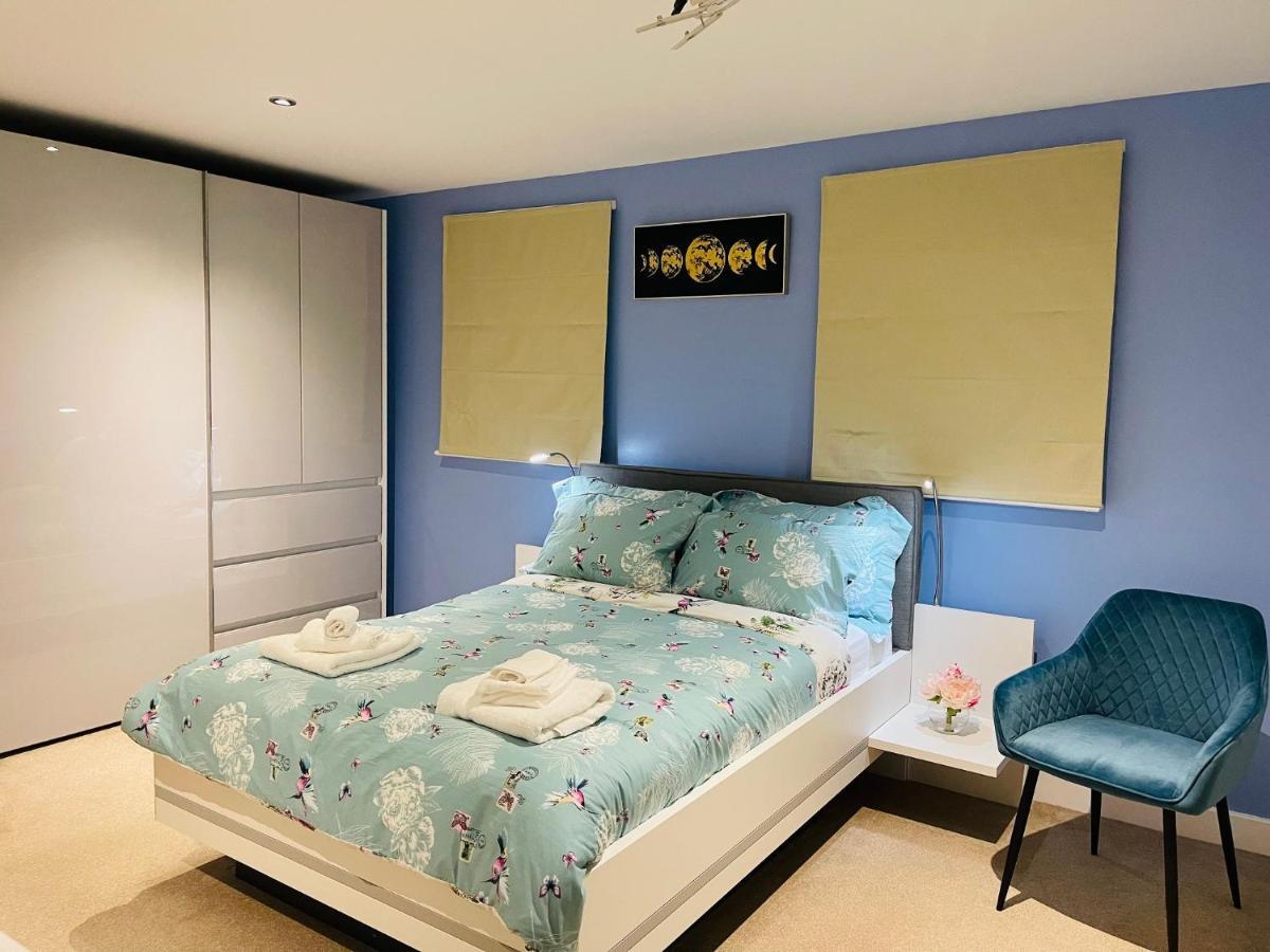 Cheerful 2-Bed Townhouse In Wakefield With Parking Villa Eksteriør bilde