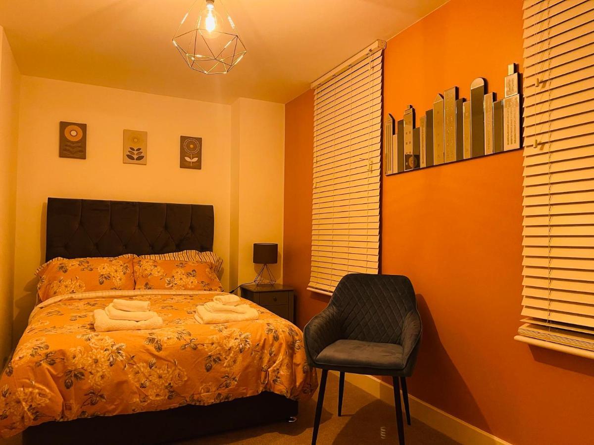 Cheerful 2-Bed Townhouse In Wakefield With Parking Villa Eksteriør bilde
